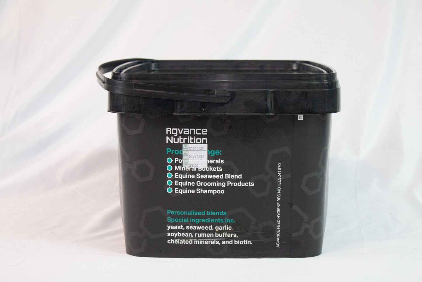 Premium Equine Seaboost Mineral Bucket